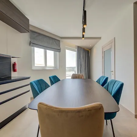 Luxury Seafront Homes Opposite With Wifi And Ac 아파트 *