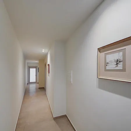 Luxury Seafront Homes Opposite With Wifi And Ac 아파트 *