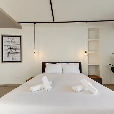 Luxury Seafront Homes Opposite With Wifi And Ac 아파트 *