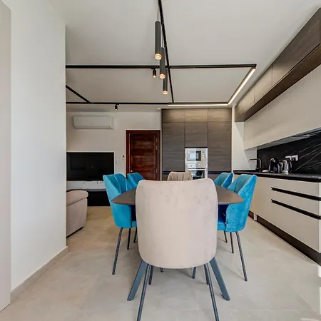 Luxury Seafront Homes Opposite With Wifi And Ac 아파트 *