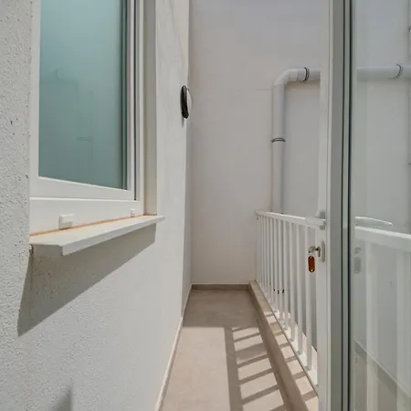 Luxury Seafront Homes Opposite With Wifi And Ac * 세인트폴스베이