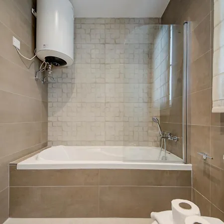 Luxury Seafront Homes Opposite With Wifi And Ac 아파트 *