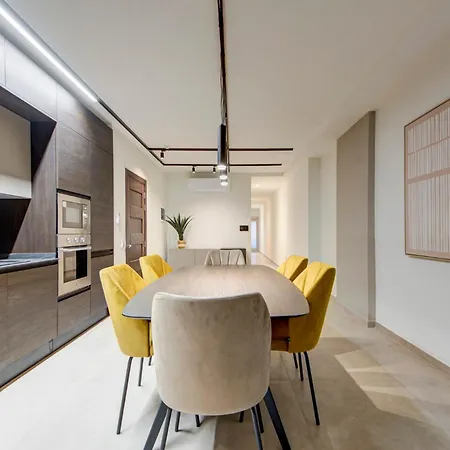 아파트 Luxury Seafront Homes Opposite With Wifi And Ac