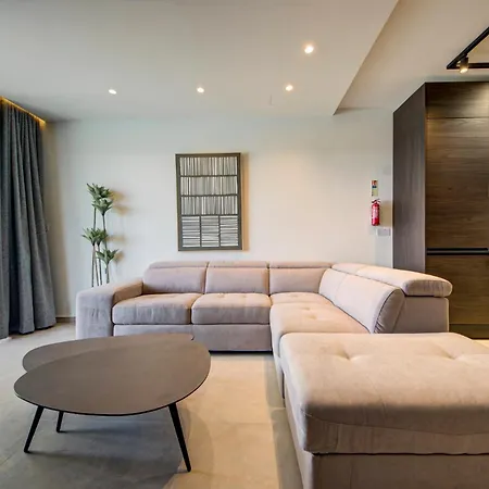 Luxury Seafront Homes Opposite With Wifi And Ac 아파트
