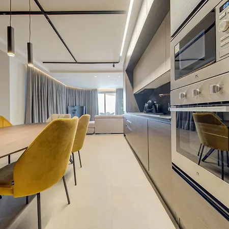 Luxury Seafront Homes Opposite With Wifi And Ac 아파트