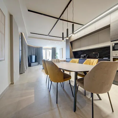 Luxury Seafront Homes Opposite With Wifi And Ac 아파트 *