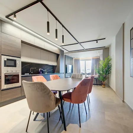 아파트 Luxury Seafront Homes Opposite With Wifi And Ac